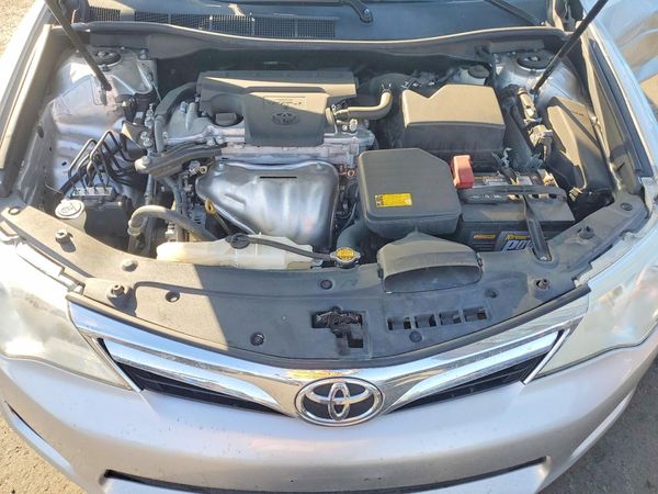 2013 TOYOTA CAMRY — Engine bay