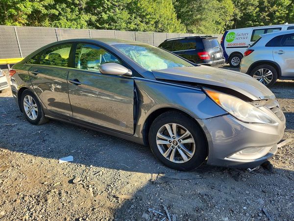 2013 HYUNDAI SONATA — Passenger 3/4