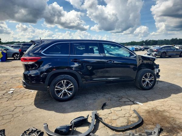 2019 TOYOTA HIGHLANDER LE/LE Plus