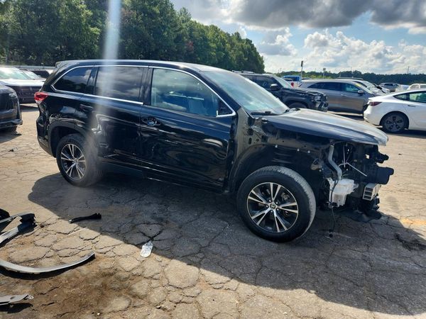 2019 TOYOTA HIGHLANDER LE/LE Plus