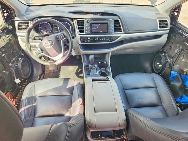 2019 TOYOTA HIGHLANDER LE/LE Plus