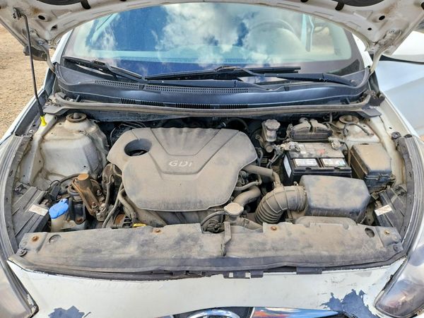 2012 HYUNDAI ACCENT GL (Middle-low grade) — Engine bay