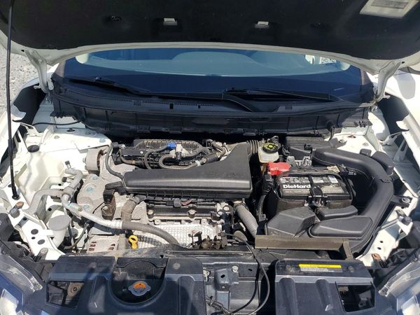 2018 NISSAN ROGUE — Engine bay