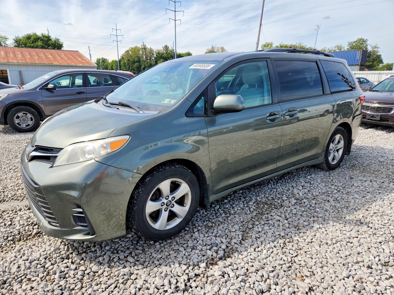 2018 TOYOTA SIENNA LE