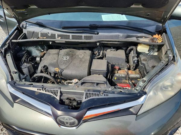 2018 TOYOTA SIENNA LE