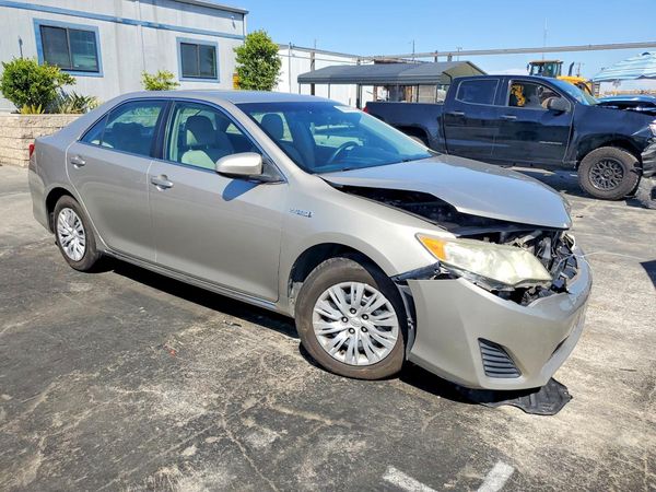 2013 TOYOTA CAMRY SOLA Hybrid — Passenger 3/4