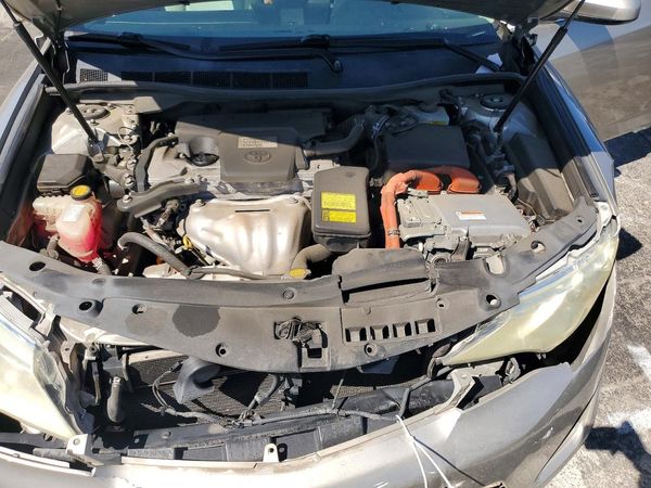 2013 TOYOTA CAMRY SOLA Hybrid — Engine bay