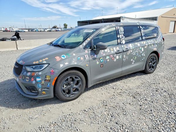 2022 CHRYSLER PACIFICA — DSFA — Front 3/4