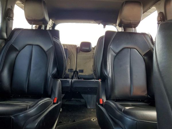 2022 CHRYSLER PACIFICA Touring L — SUVN