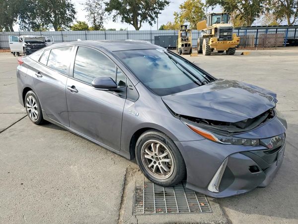 2022 TOYOTA PRIUS — Passenger 3/4