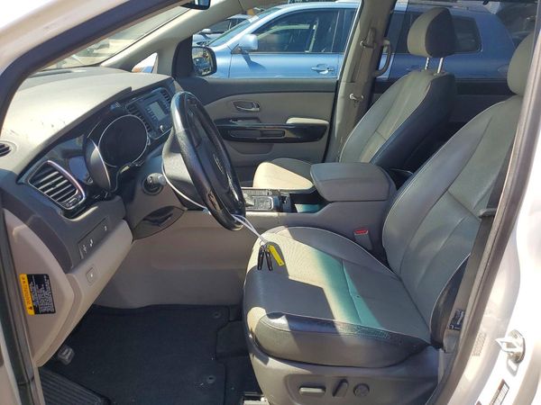 2015 KIA SEDONA GLS - Middle level — DENT