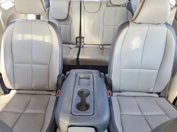 2015 KIA SEDONA GLS - Middle level — SUVN