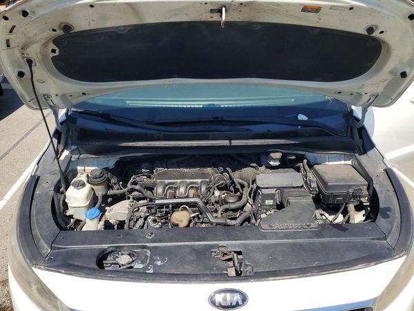 2015 KIA SEDONA GLS - Middle level — Engine bay