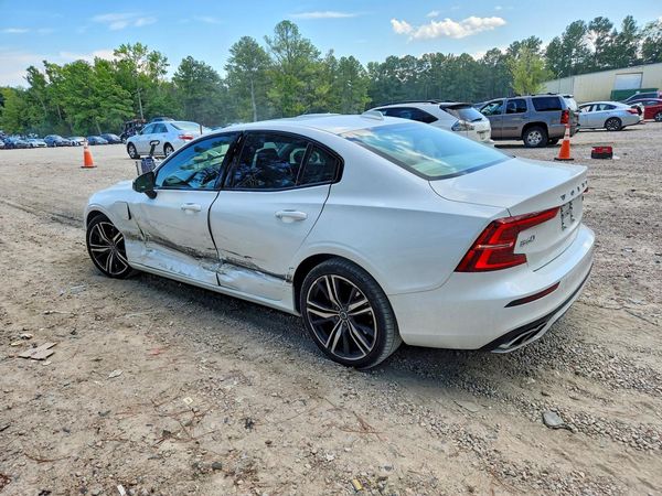 2021 VOLVO S60 R-design (Momentum)