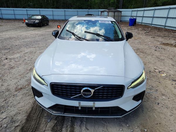 2021 VOLVO S60 R-design (Momentum)