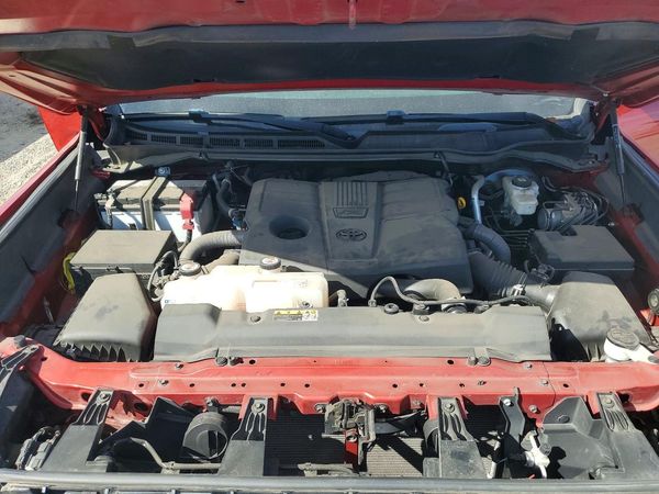 2022 TOYOTA TUNDRA Limited — Engine bay
