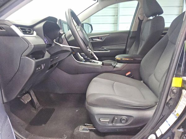 2021 TOYOTA RAV4 XLE — DENT