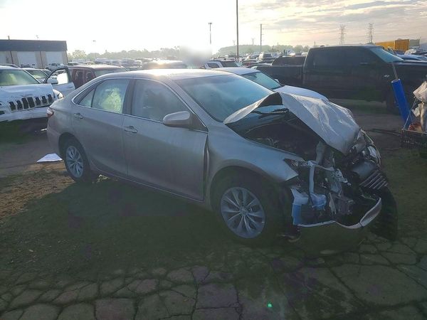 2015 TOYOTA CAMRY — Passenger 3/4