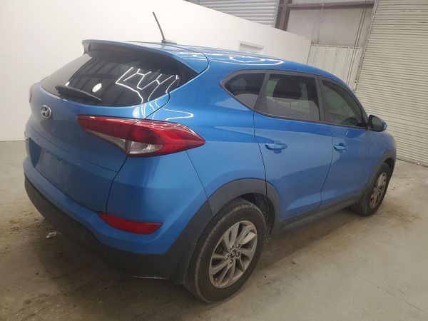 2017 HYUNDAI TUCSON SE (no options) — PSRA