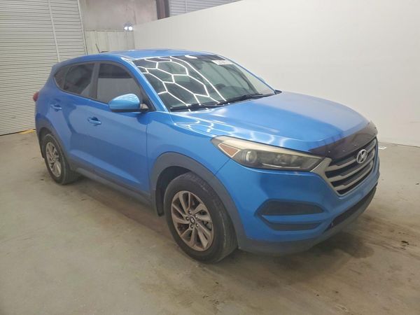 2017 HYUNDAI TUCSON SE (no options) — Passenger 3/4
