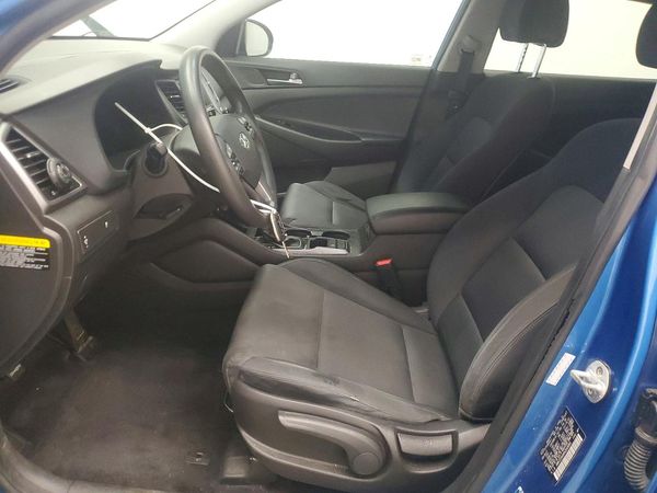 2017 HYUNDAI TUCSON SE (no options) — DENT