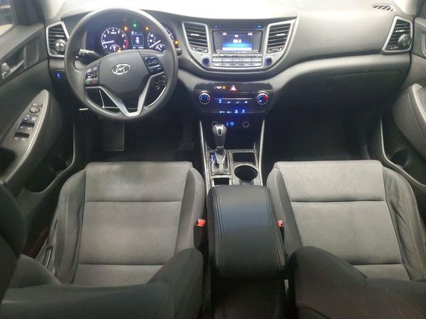 2017 HYUNDAI TUCSON SE (no options) — CKPT