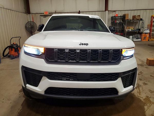 2026 JEEP GRAND CHEROKEE Base, Laredo