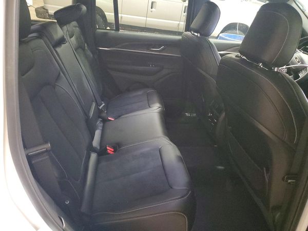 2026 JEEP GRAND CHEROKEE Base, Laredo