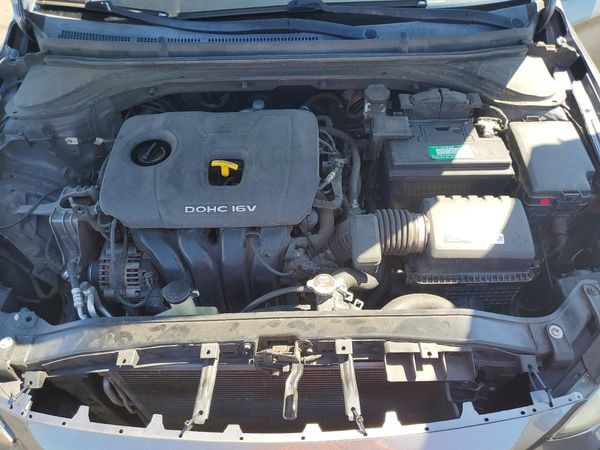2018 HYUNDAI ELANTRA — Engine bay