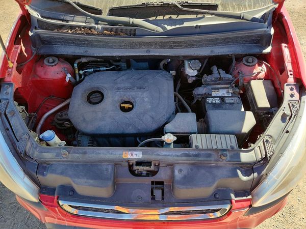 2013 KIA SOUL All Trims — Engine bay