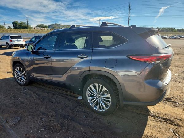 2021 TOYOTA HIGHLANDER Platinum