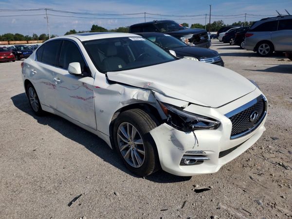 2015 INFINITI Q50 — Passenger 3/4