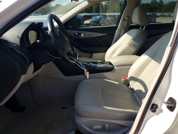 2015 INFINITI Q50 — DENT