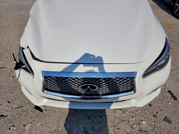 2015 INFINITI Q50 — Engine bay