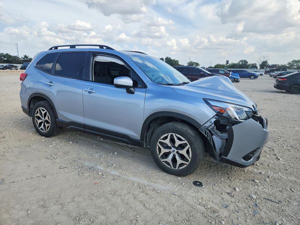 2023 SUBARU FORESTER — Passenger 3/4