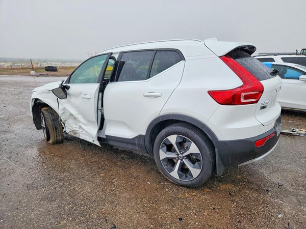 2025 VOLVO XC40 Plus Bright