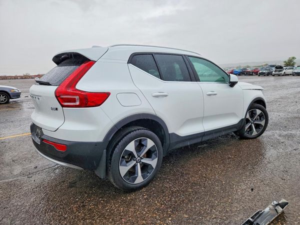 2025 VOLVO XC40 Plus Bright