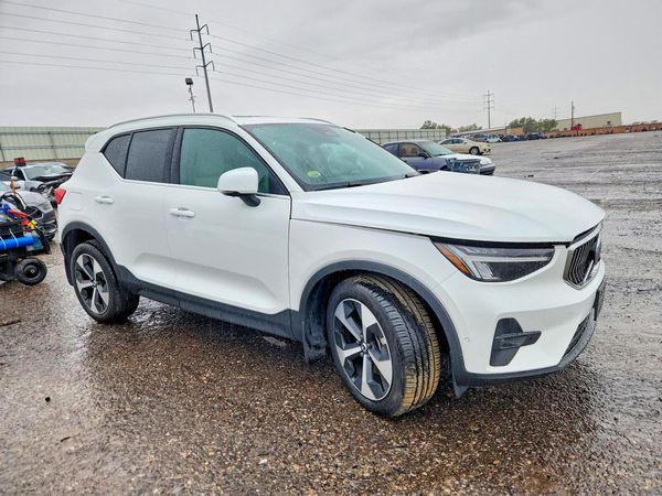2025 VOLVO XC40 Plus Bright