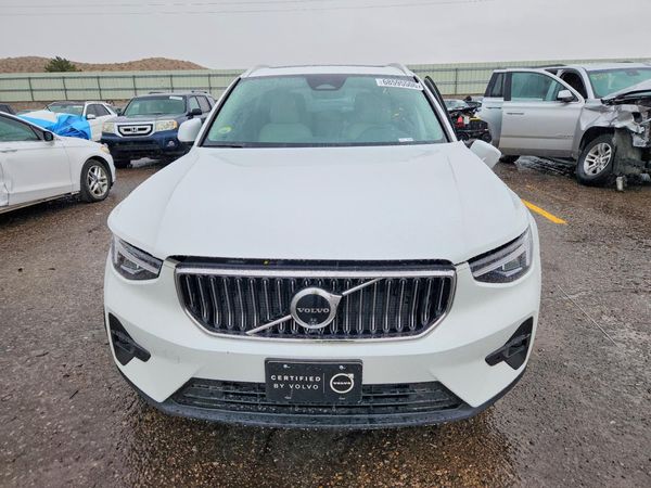 2025 VOLVO XC40 Plus Bright