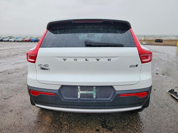 2025 VOLVO XC40 Plus Bright