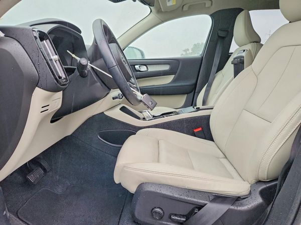 2025 VOLVO XC40 Plus Bright