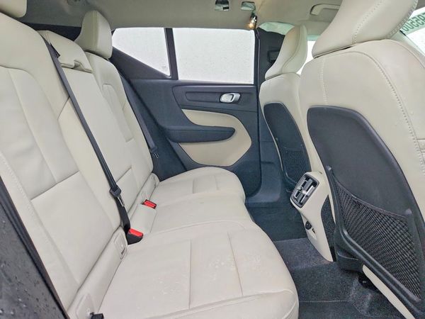2025 VOLVO XC40 Plus Bright