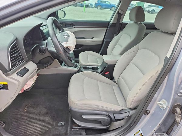 2017 HYUNDAI ELANTRA SE Base — DENT