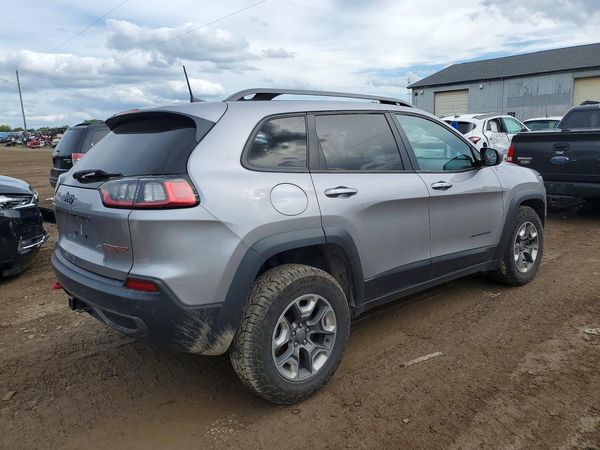 2019 JEEP CHEROKEE — Engine bay