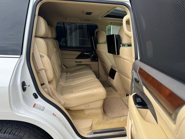 2016 LEXUS LX 570