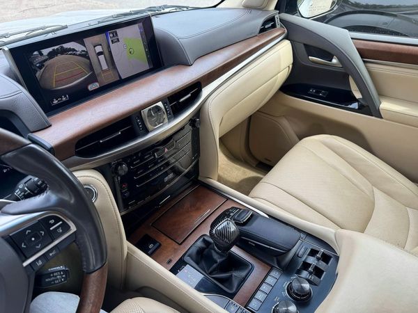 2016 LEXUS LX 570
