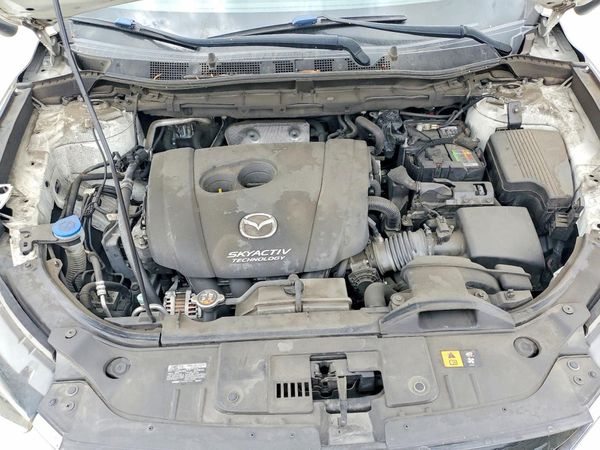2015 MAZDA CX-5 Touring/GS — Engine bay