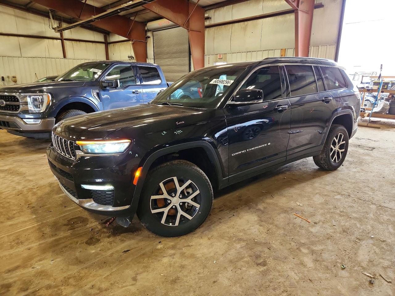 2024 JEEP GRAND CHEROKEE — Front 3/4