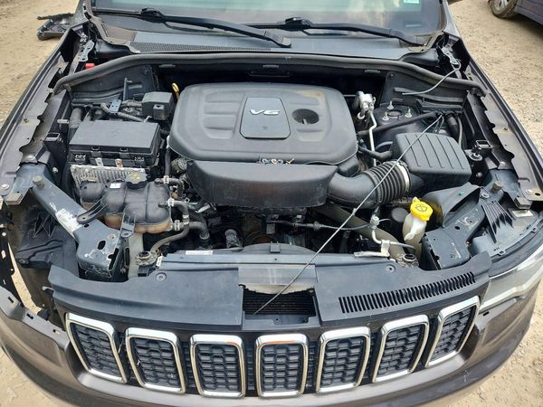 2018 JEEP CHEROKEE Limited — Engine bay