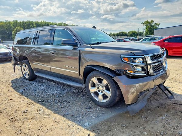 2015 CHEVROLET SUBURBAN LT — Passenger 3/4